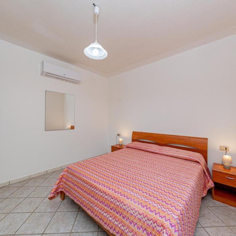 Appartamento Residenziale Trilocale 4 posti letto via Sardegna San Teodoro - Appartamento con 2 Camere da Letto e Vista Giardino - 17