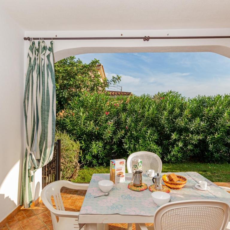 Appartamento Residenziale Trilocale 4 posti letto via Sardegna San Teodoro - Appartamento con 2 Camere da Letto e Vista Giardino - 9