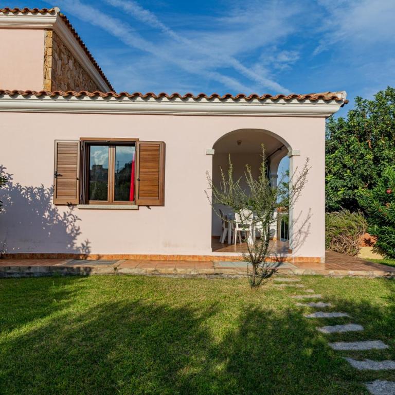 Appartamento Residenziale Trilocale 4 posti letto via Sardegna San Teodoro - Appartamento con 2 Camere da Letto e Vista Giardino - 3
