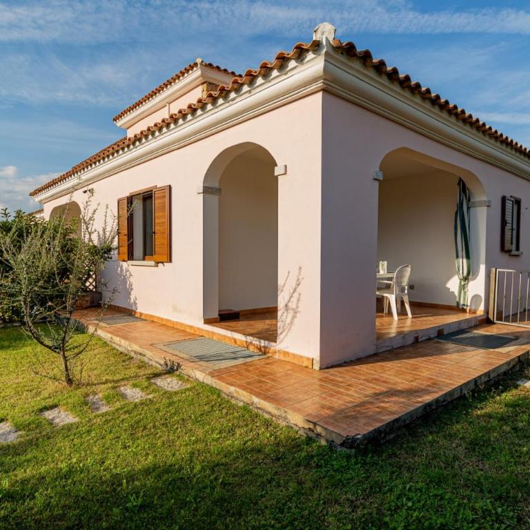 Appartamento Residenziale Trilocale 4 posti letto via Sardegna San Teodoro - Appartamento con 2 Camere da Letto e Vista Giardino - 1