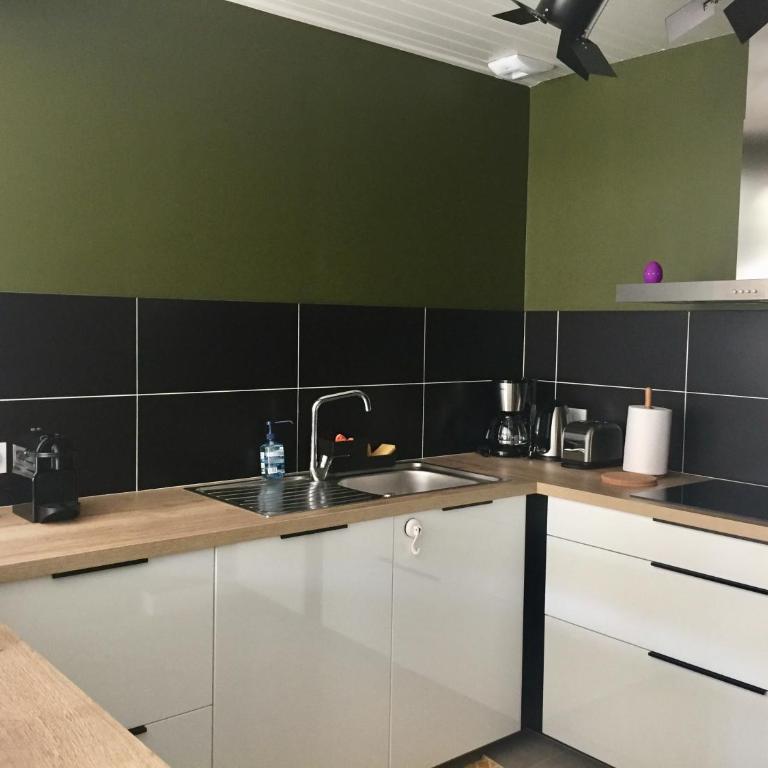 Superbe maison de ville rénovée en plein cœur du quartier Arago - Appartement 2 Chambres - 17