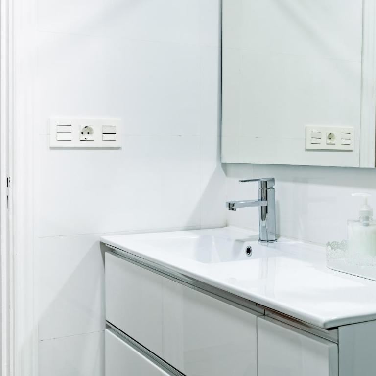 PATIOS DE GARCIA LORCA - Three-Bedroom Apartment - 47
