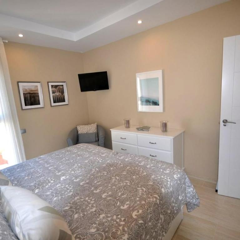 Fuengirola. Bonito apartamento en Paseo Marítimo. Espectaculares vistas al mar. Primera línea - Apartamento con vistas al mar - 15