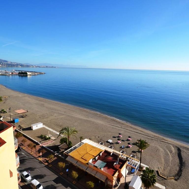 Fuengirola. Bonito apartamento en Paseo Marítimo. Espectaculares vistas al mar. Primera línea - Apartamento con vistas al mar - 2