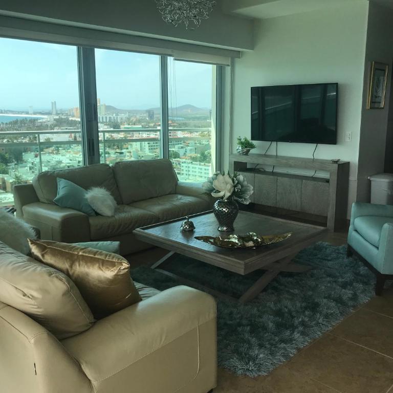 Big Luxury Condo - Zona Dorada - Three-Bedroom Apartment - 3