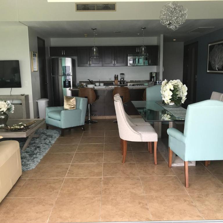 Big Luxury Condo - Zona Dorada - Three-Bedroom Apartment - 5