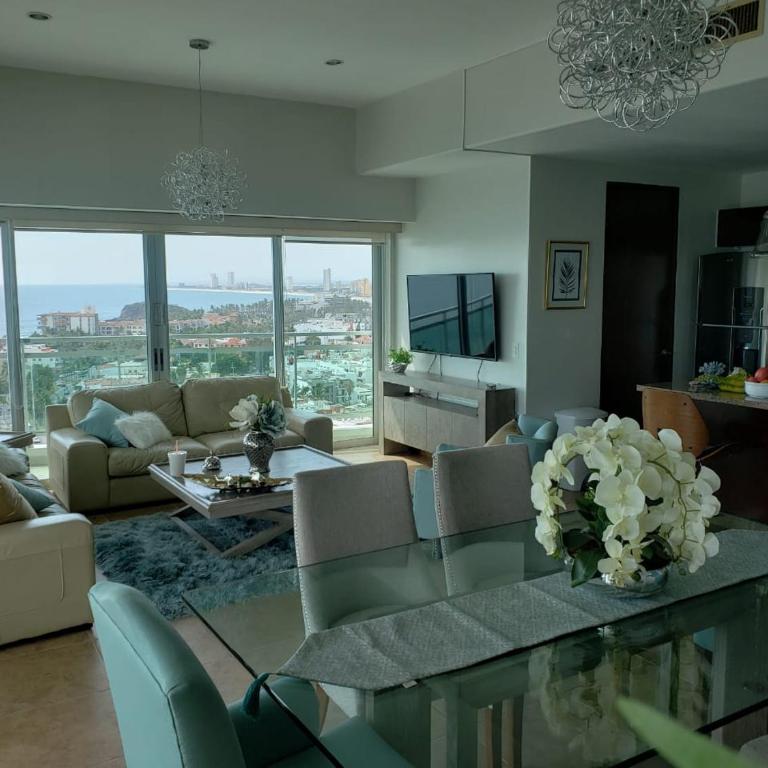 Big Luxury Condo - Zona Dorada - Three-Bedroom Apartment - 14