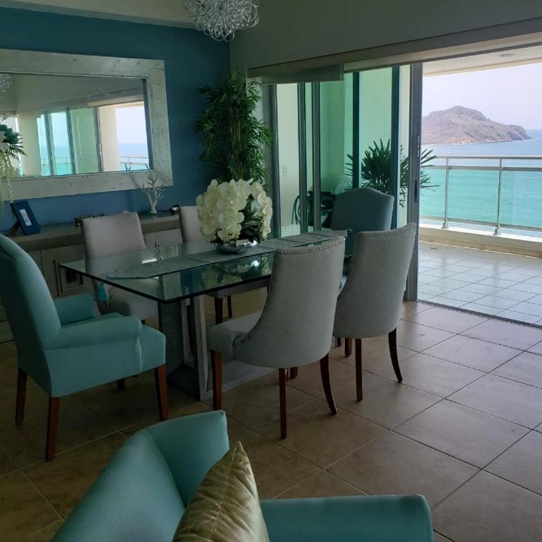 Big Luxury Condo - Zona Dorada - Three-Bedroom Apartment - 20