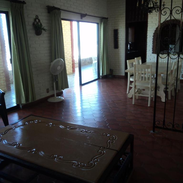 La Casa Contenta - Three-Bedroom House - 5
