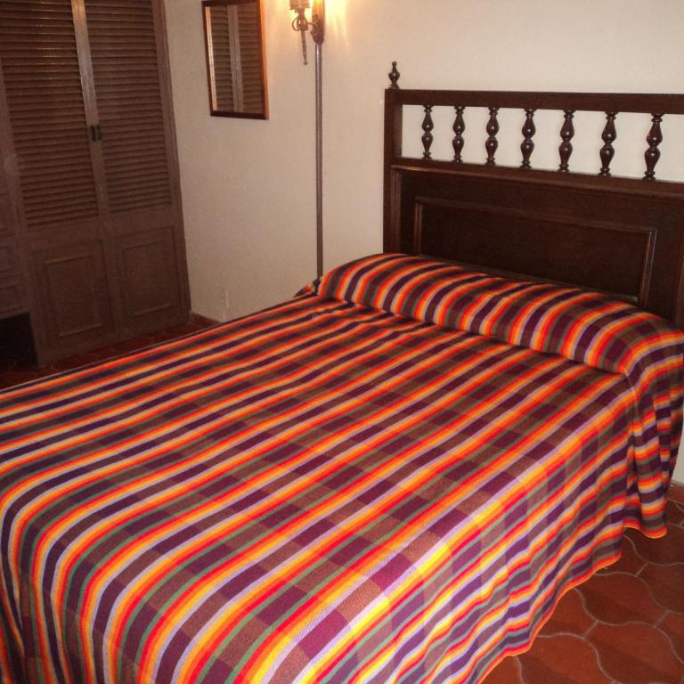 La Casa Contenta - Three-Bedroom House - 10