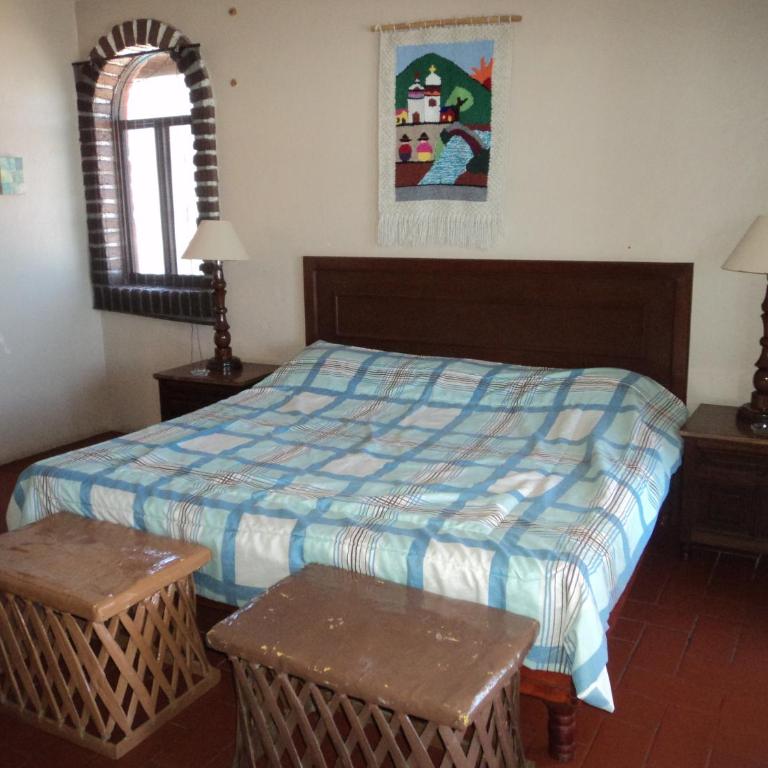 La Casa Contenta - Three-Bedroom House - 1