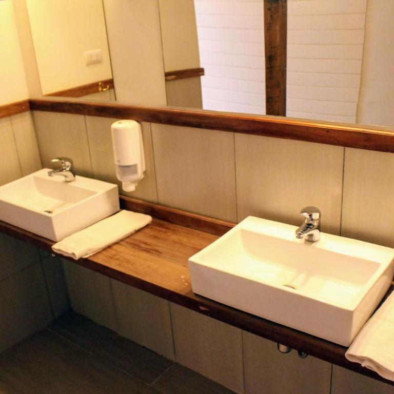 Hostal Compass del Sur - Habitación Doble con baño privado externo - 3