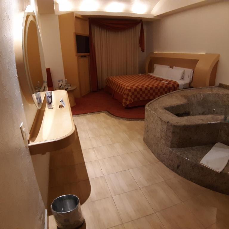AUTO HOTEL LEGARIA - Suite con bañera de hidromasaje - 9