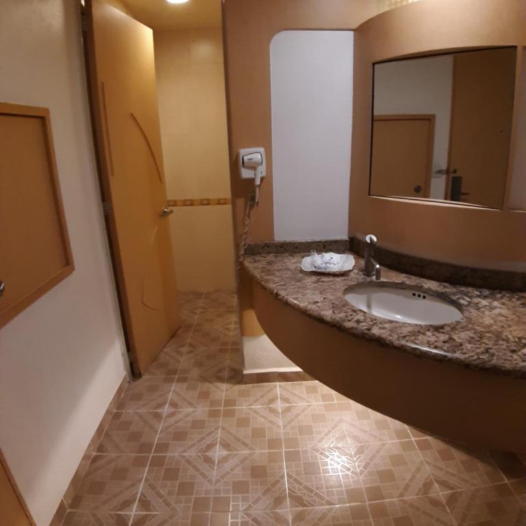 AUTO HOTEL LEGARIA - Suite con bañera de hidromasaje - 3