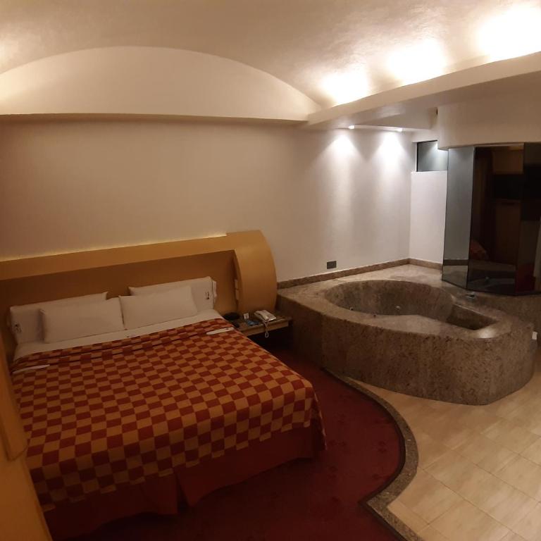 AUTO HOTEL LEGARIA - Suite con bañera de hidromasaje - 5