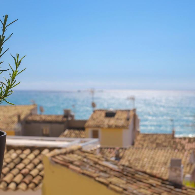 La Vila Feliz, gemütliche private Duplex-Ferienwohnung im typischen Fischerhaus mit fantastischem Meerblick - Apartment - Split Level - 23