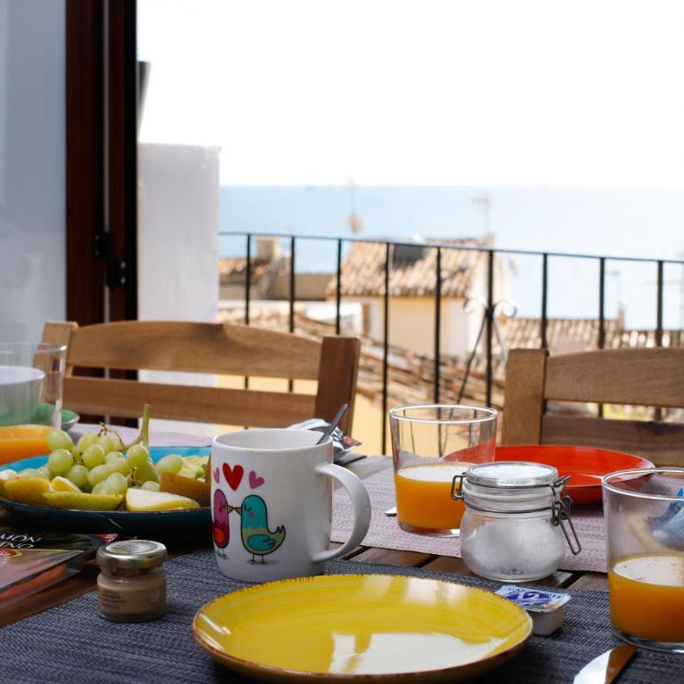 La Vila Feliz, gemütliche private Duplex-Ferienwohnung im typischen Fischerhaus mit fantastischem Meerblick - Apartment - Split Level - 24