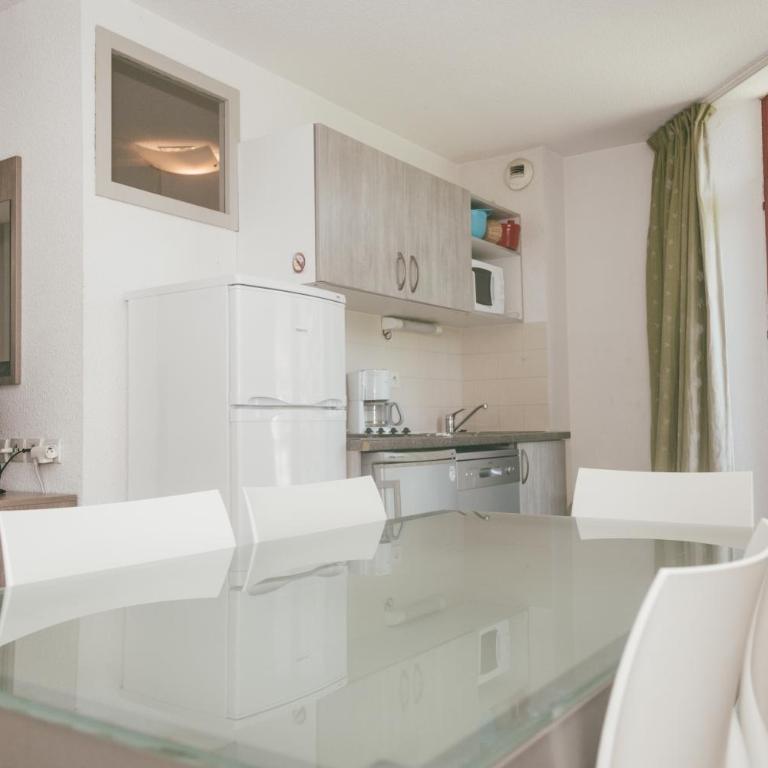 Terres de France - Appart'Hotel le Splendid - Appartement 1 Chambre avec Lits Jumeaux - 1