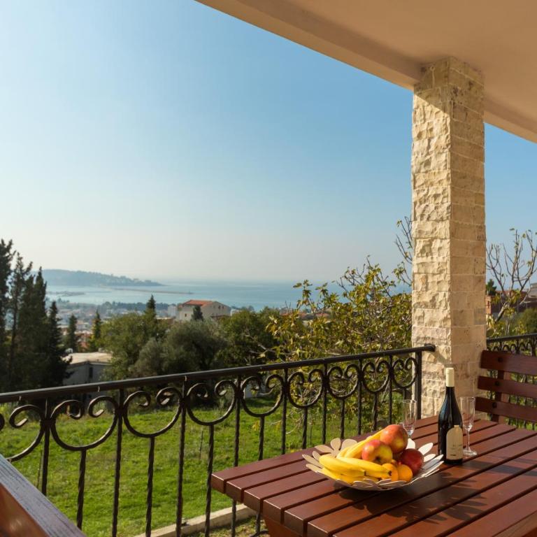Uphill Glavanovic Villas - Three-Bedroom House - 16