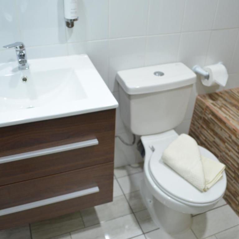 Los Araucanos - Habitación Doble con baño privado externo - 2 camas - 3