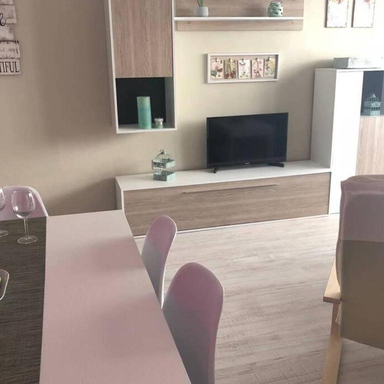 CITY CENTER BIG APARTMENT-FAMILY & FRIENDS-5 Beds - Apartment - 4