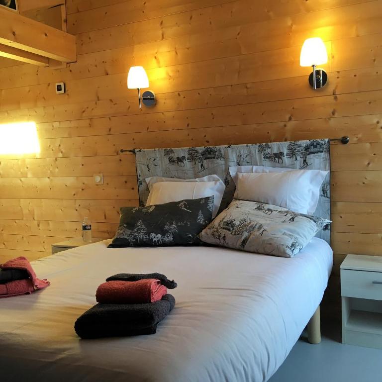 Chalet aux 3 biches - Chambre Double avec Salle de Bains Privative - 9