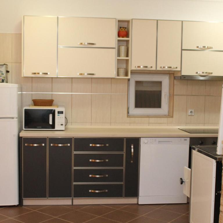 House Sandra - Two-Bedroom House with Mountain View - 8