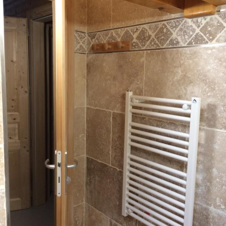 Chalet aux 3 biches - Chambre Triple avec Salle de Bains Privative - 13