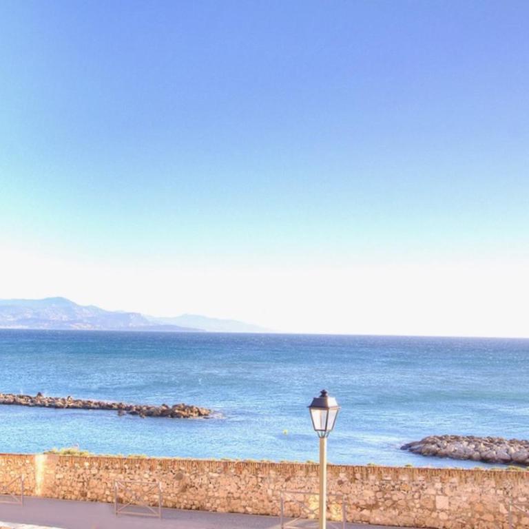 Les Remparts Antibes Location - Appartement - Vue sur Mer - 4