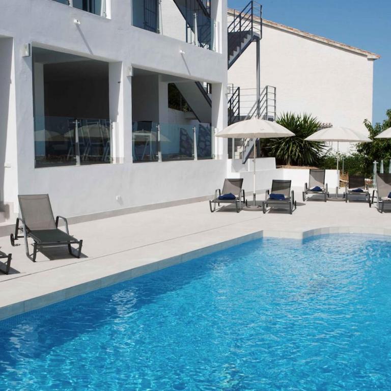 Luxury villa with heated pool for 12 to 14 people - Villa - 1