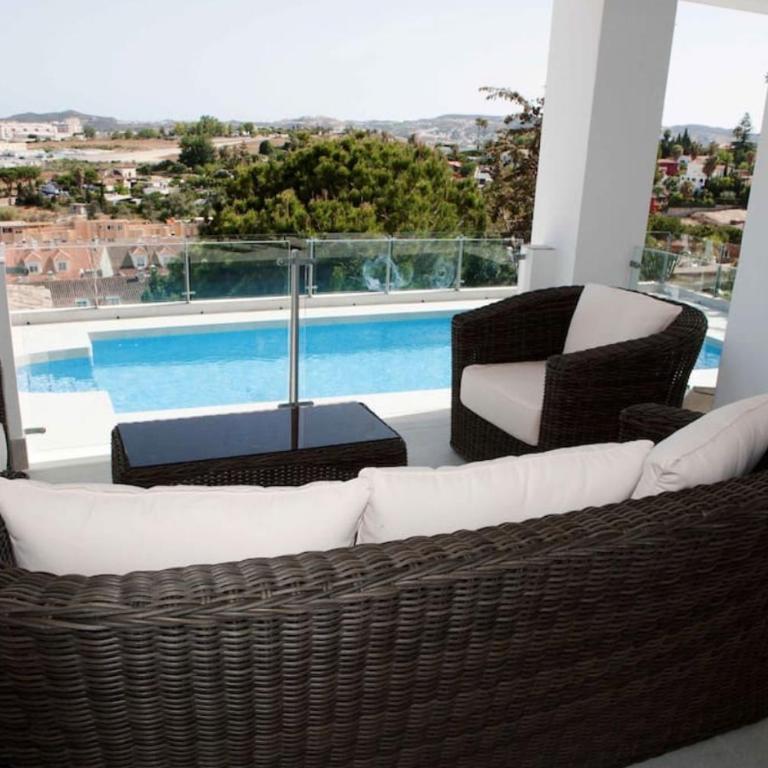 Luxury villa with heated pool for 12 to 14 people - Villa - 3