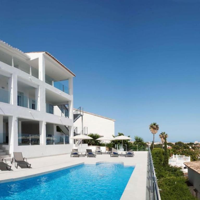 Luxury villa with heated pool for 12 to 14 people - Villa - 15