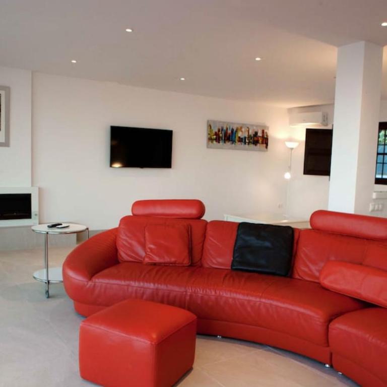 Luxury villa with heated pool for 12 to 14 people - Villa - 19