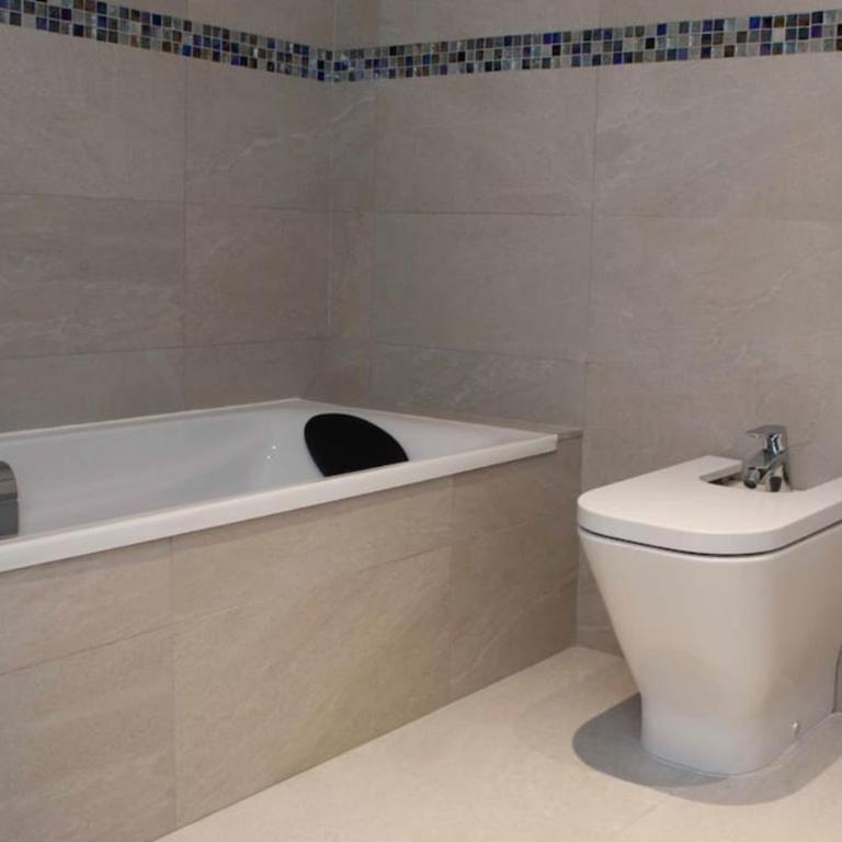 Luxury villa with heated pool for 12 to 14 people - Villa - 28