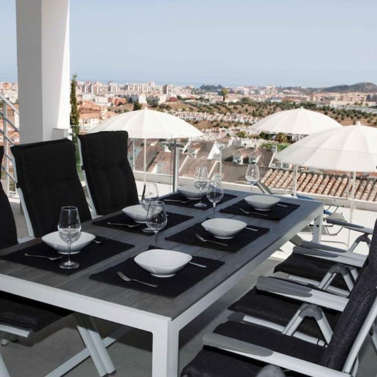 Luxury villa with heated pool for 12 to 14 people - Villa - 35