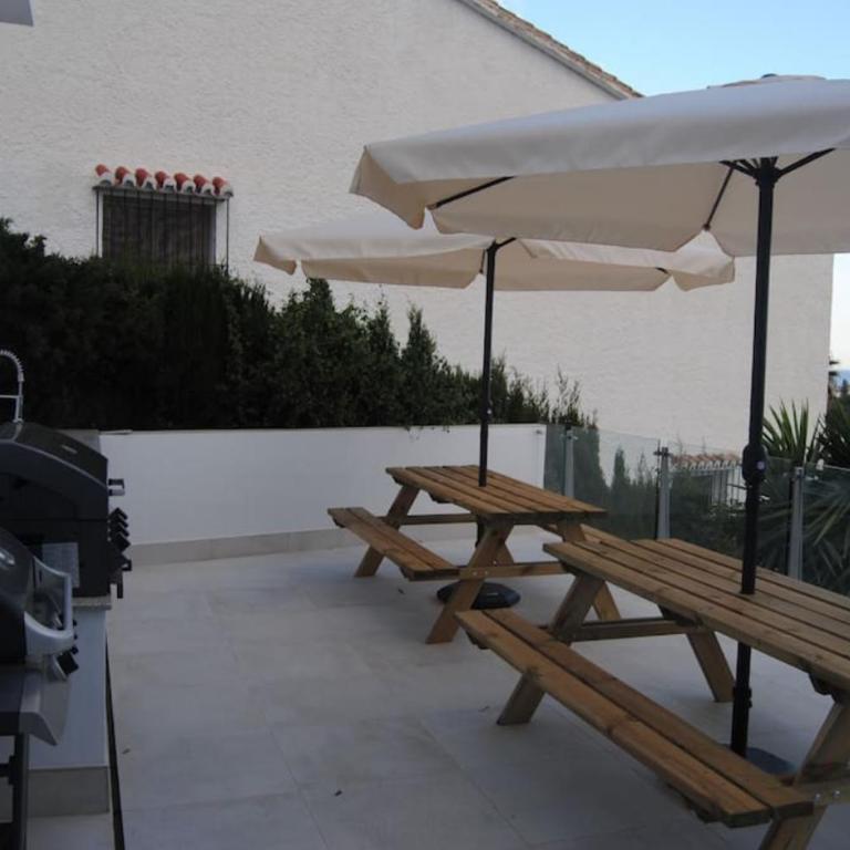Luxury villa with heated pool for 12 to 14 people - Villa - 36