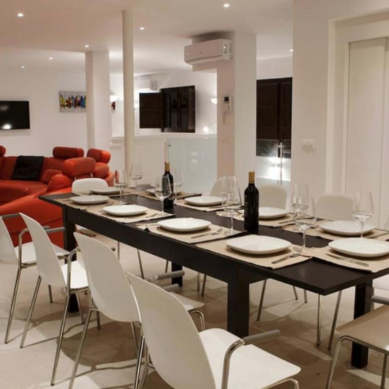 Luxury villa with heated pool for 12 to 14 people - Villa - 38