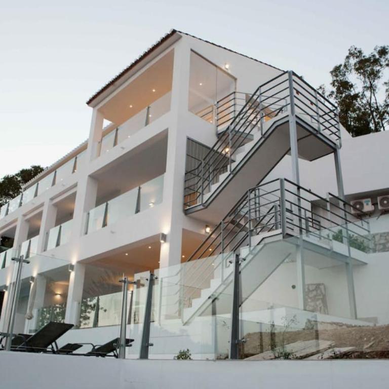 Luxury villa with heated pool for 12 to 14 people - Villa - 49