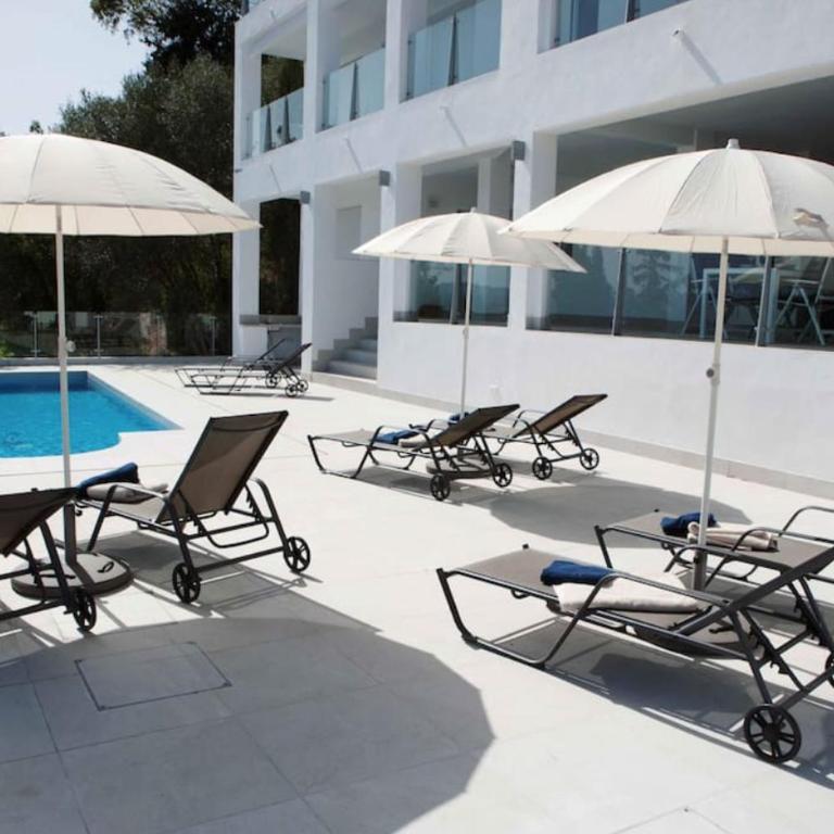 Luxury villa with heated pool for 12 to 14 people - Villa - 54