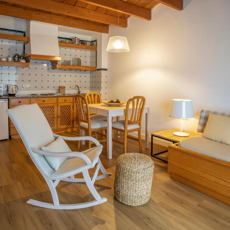 Es Baulo Petit Hotel - Apartment with Forest Views (2 Adults) - 6