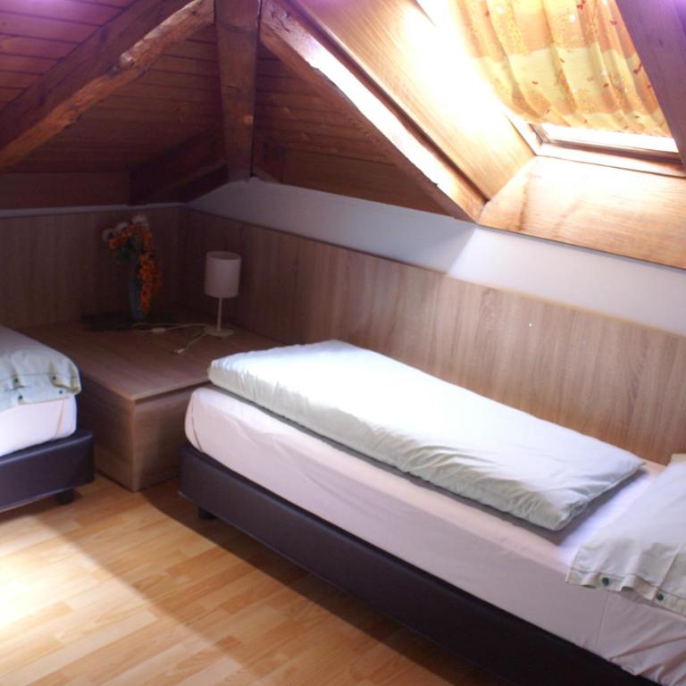 Garni Villa Betty - Camera Familiare con Bagno Privato - 3