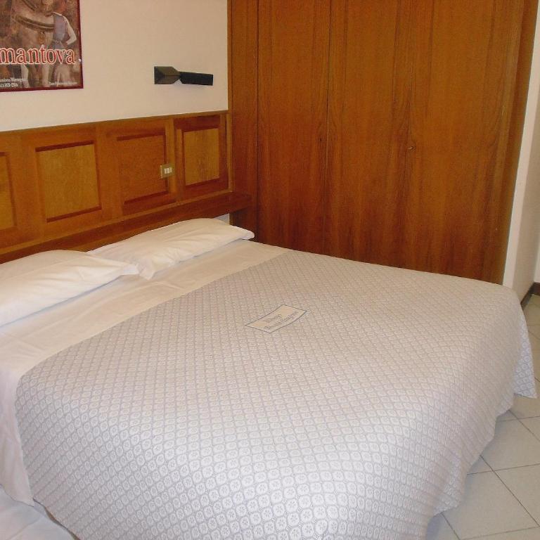 Albergo Bianchi Stazione - Camera Matrimoniale/Doppia con Letti Singoli - 1