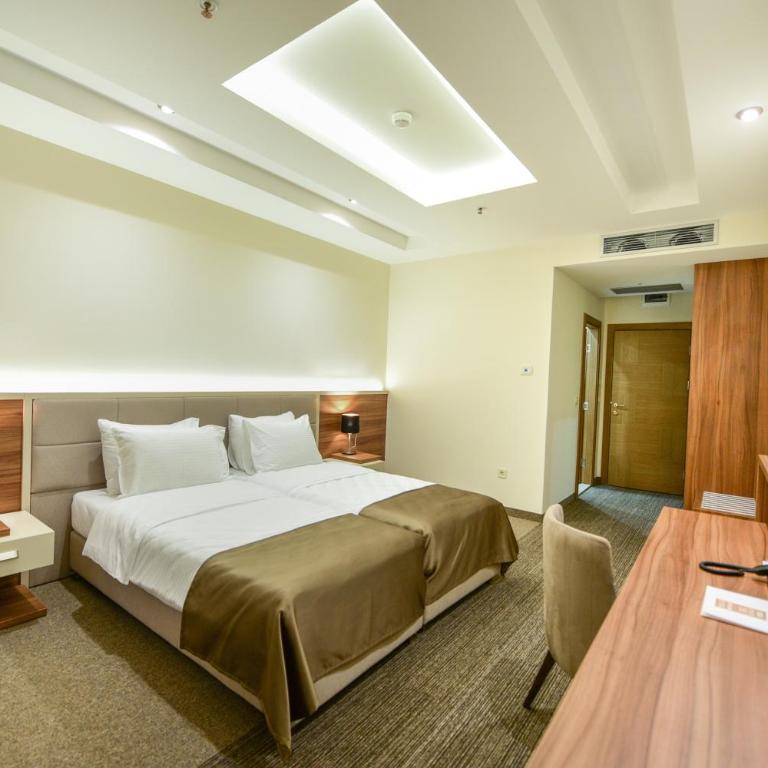 Hotel Lazaro - Twin Room - 3