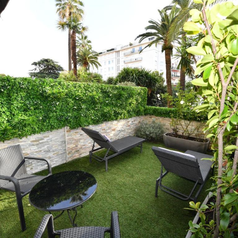 Hôtel de Provence - Chambre Double avec Terrasse - Vue sur Jardin - 8
