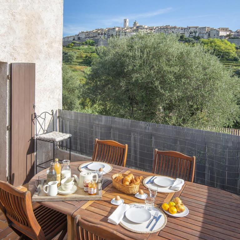 Mas Roseland - Two-Bedroom Apartment - 1