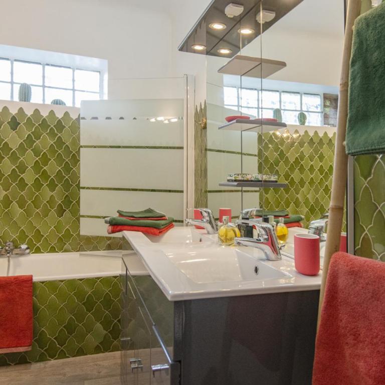 Mas Roseland - Two-Bedroom Apartment - 12