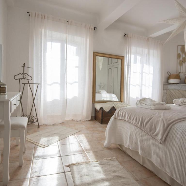 Mas Roseland - Two-Bedroom Apartment - 17