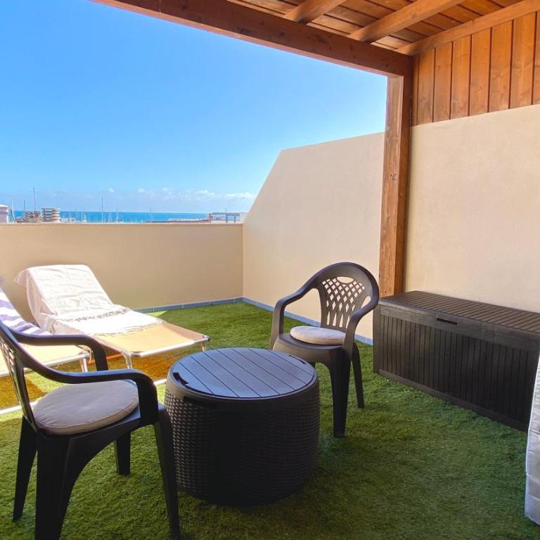 Red Surf Home - Apartment with Terrace - 3