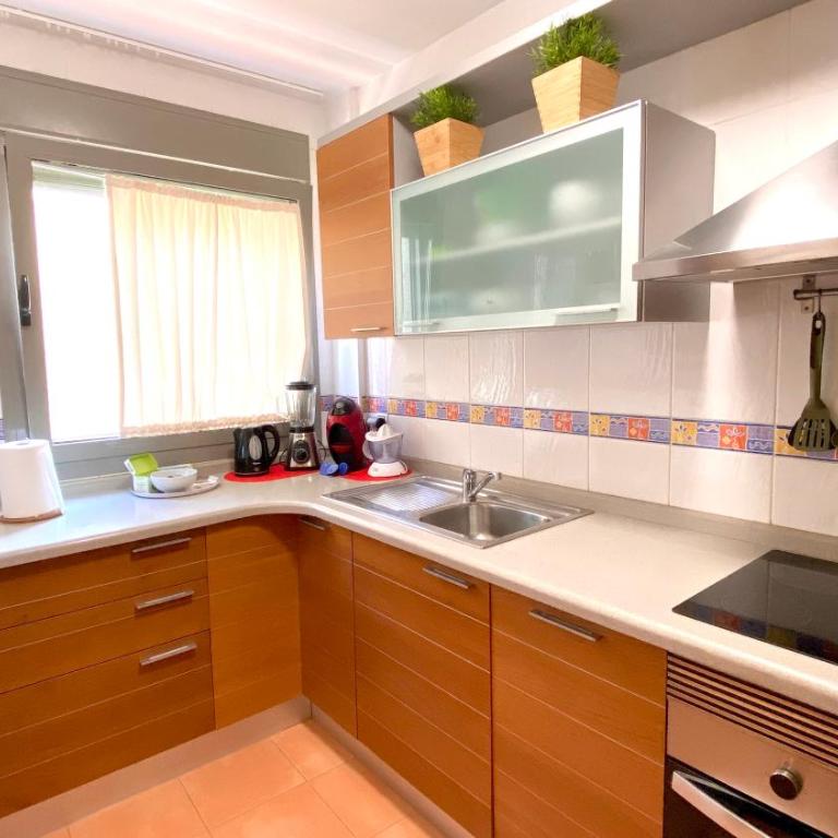 Red Surf Home - Apartment with Terrace - 10