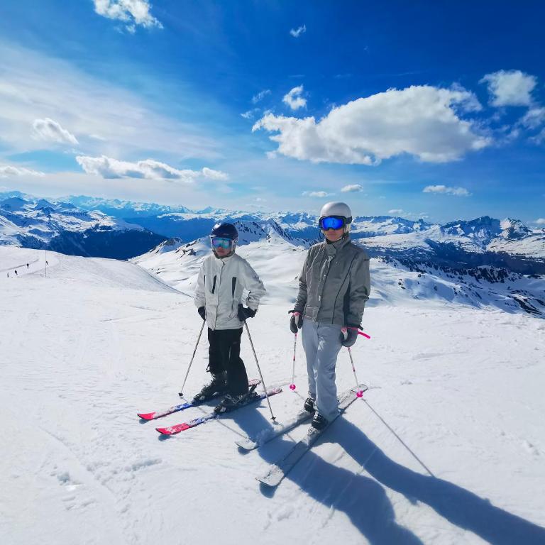 Huge Superior 4 Bedroom Apartment, Arc 1950, Les Arc, Spaciously Sleeps 8 to 10 over two floors, Ski In Ski Out - Apartment - 55